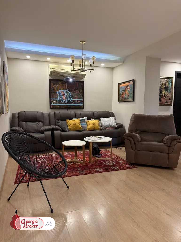 продается квартира с новым ремонтом 5-комнат