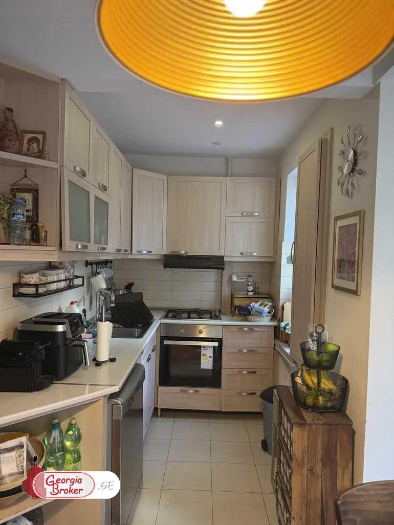 продается квартира с новым ремонтом 5-комнат