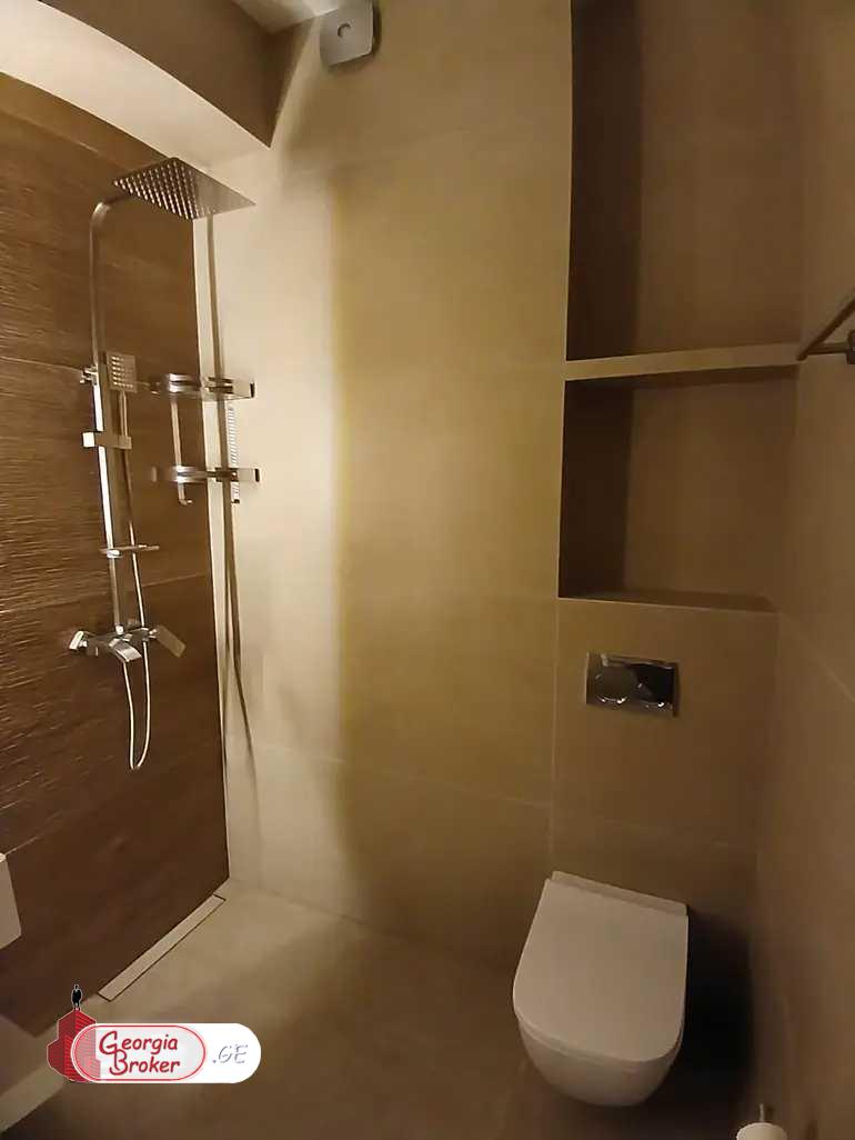 იყიდება ახალი გარემონტებული 4 ოთახიანი ბინა