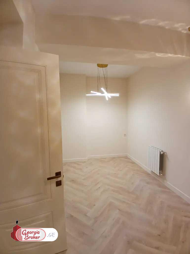 იყიდება ახალი გარემონტებული 4 ოთახიანი ბინა