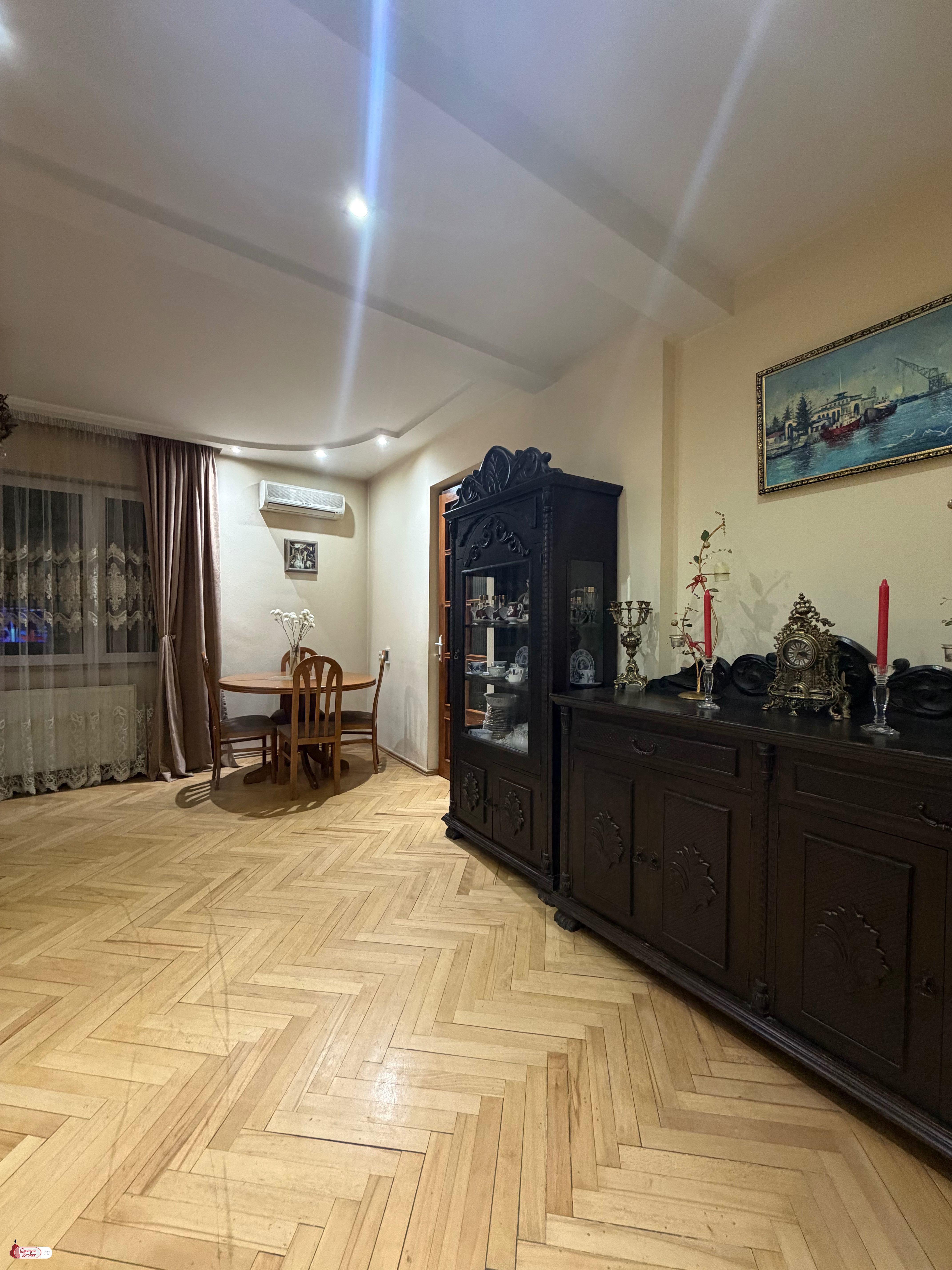 იყიდება ახალი გარემონტებული 4 ოთახიანი ბინა