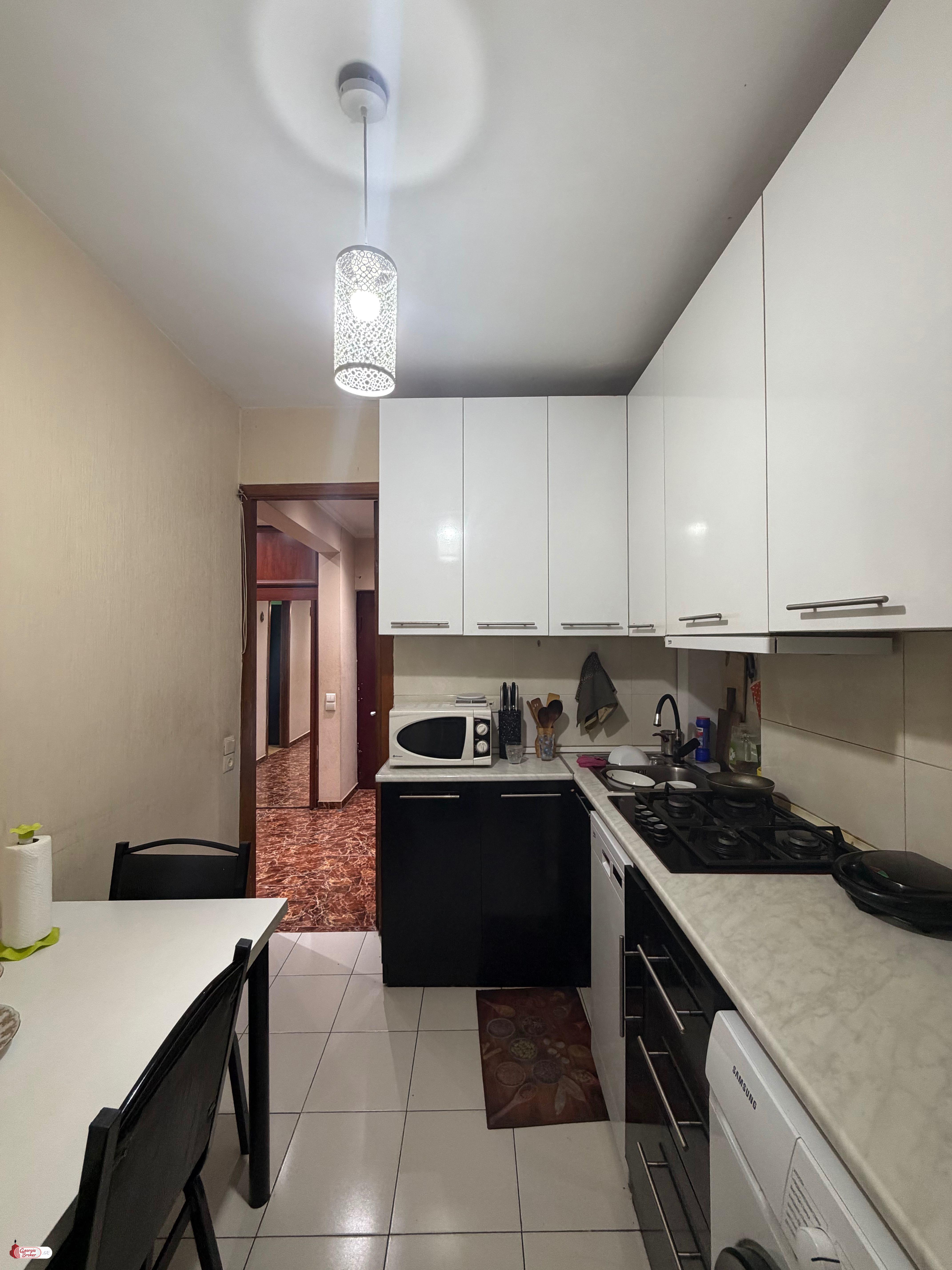 იყიდება ახალი გარემონტებული 4 ოთახიანი ბინა