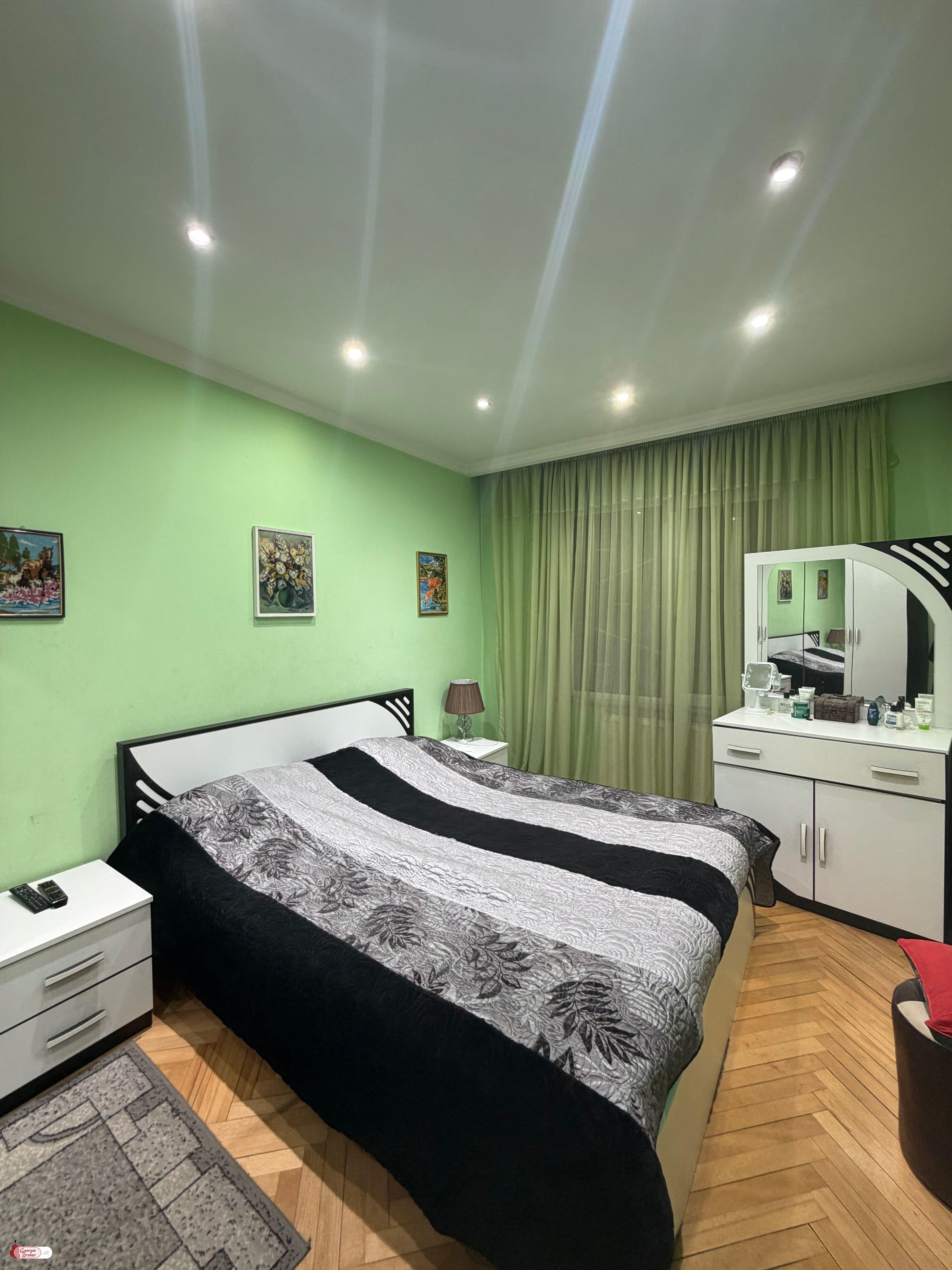 იყიდება ახალი გარემონტებული 4 ოთახიანი ბინა