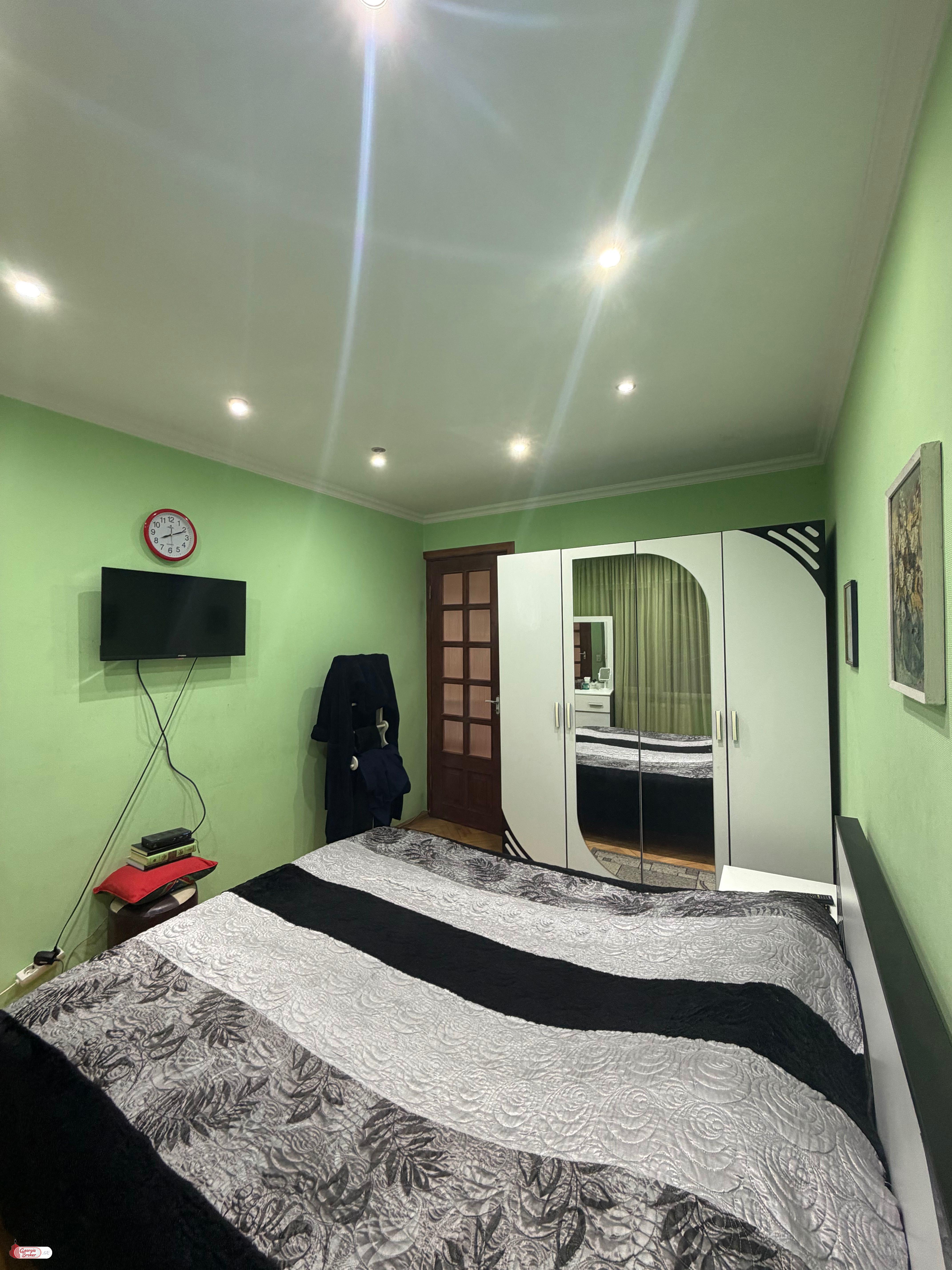 იყიდება ახალი გარემონტებული 4 ოთახიანი ბინა