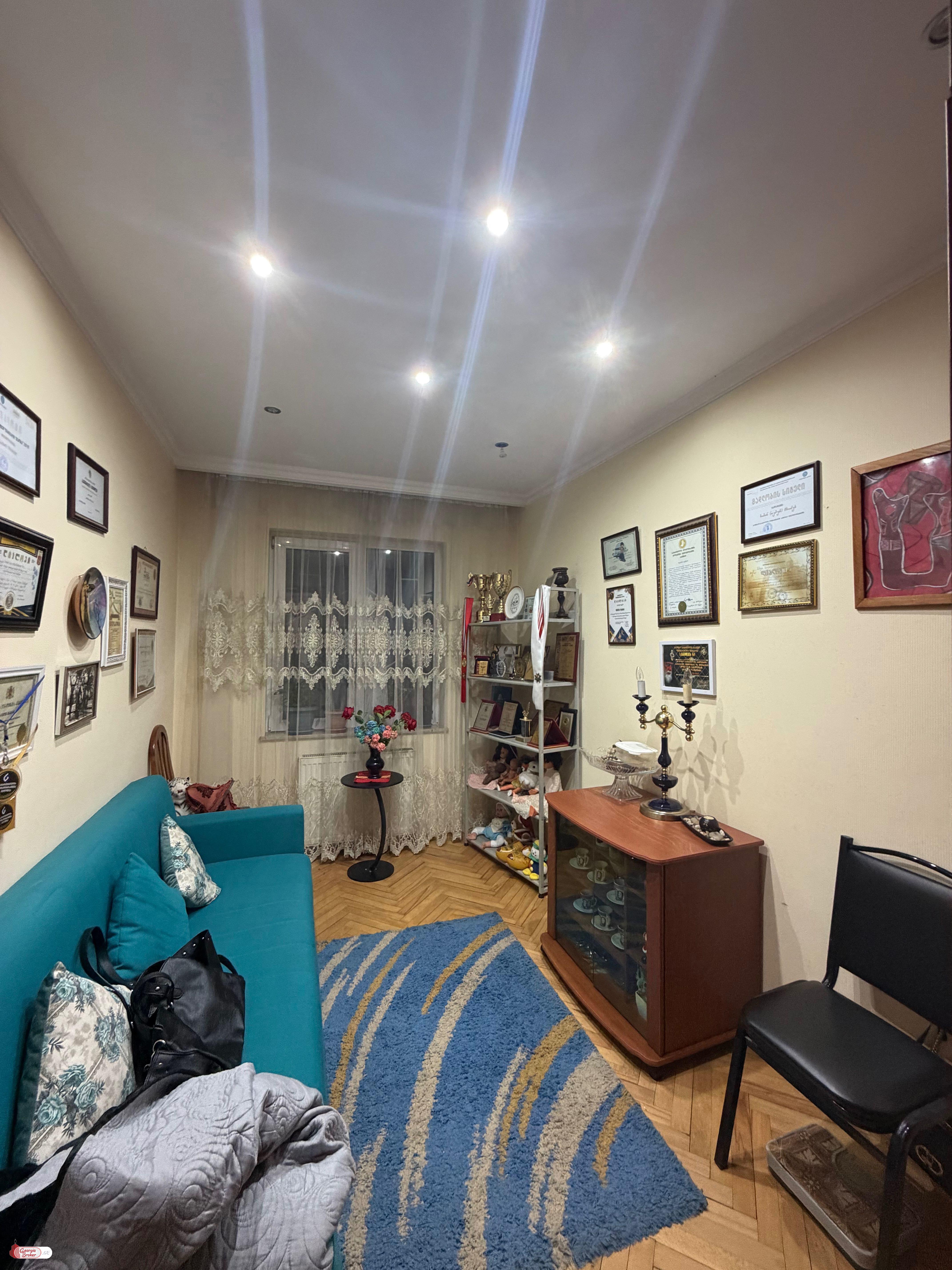 იყიდება ახალი გარემონტებული 4 ოთახიანი ბინა