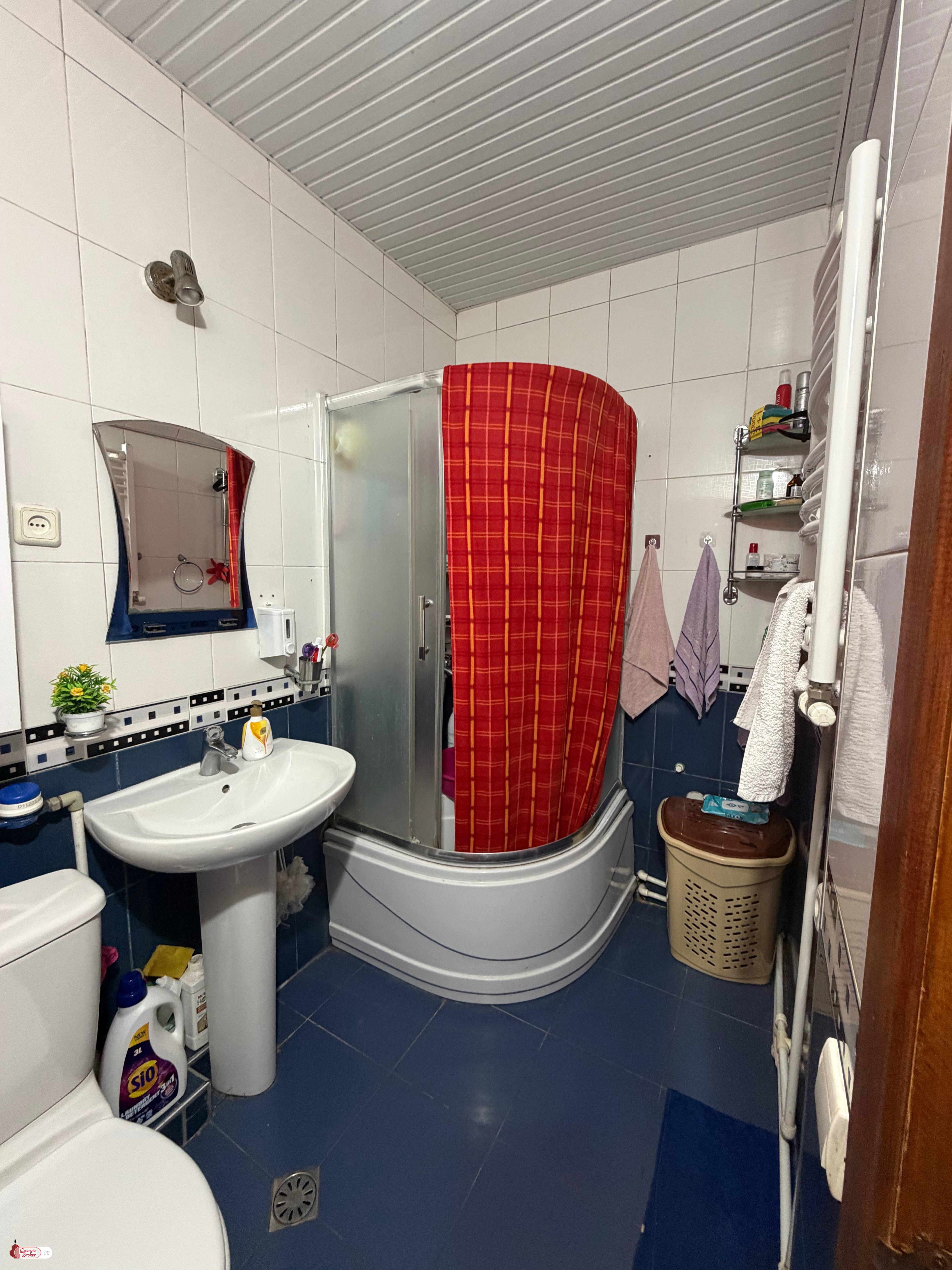 იყიდება ახალი გარემონტებული 4 ოთახიანი ბინა