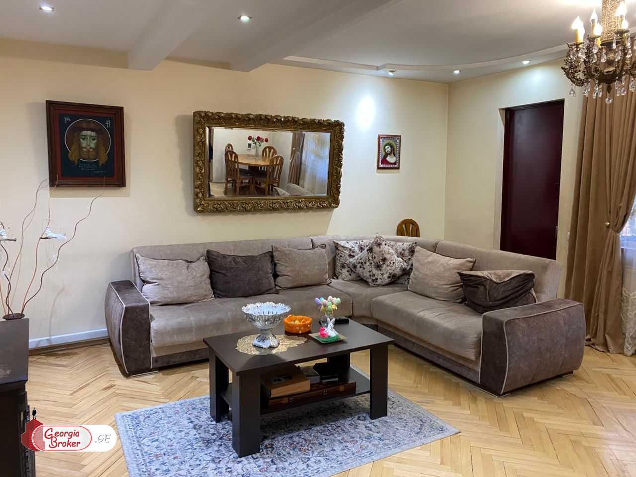 продается квартира с новым ремонтом 4-комнаты