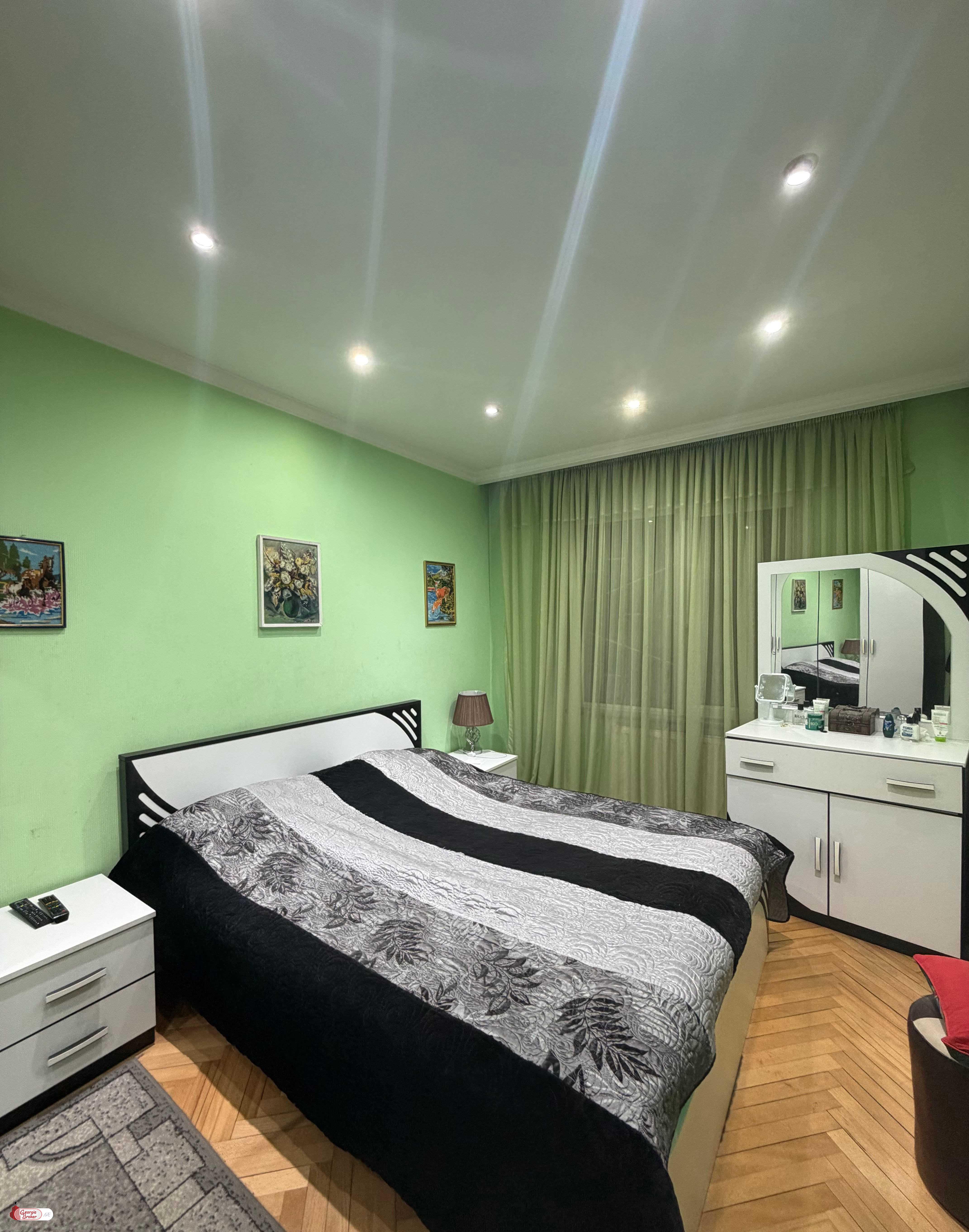 продается квартира с новым ремонтом 4-комнаты