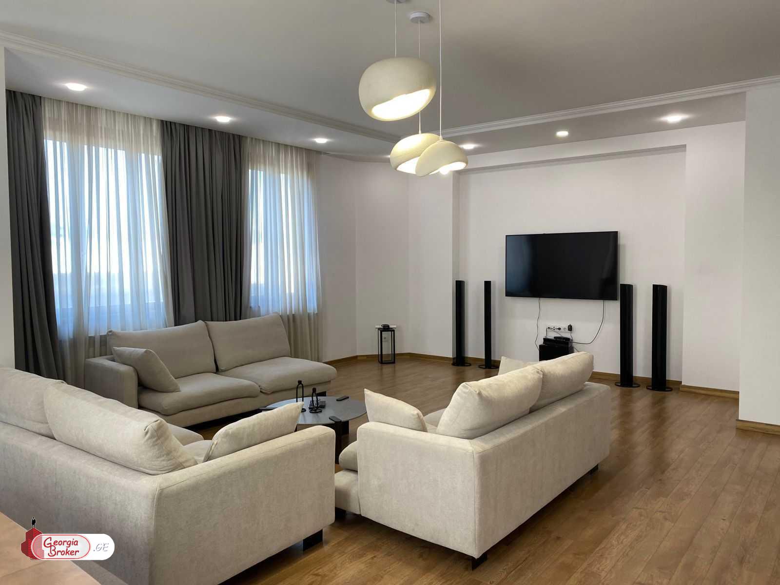 продается квартира с новым ремонтом 5-комнат