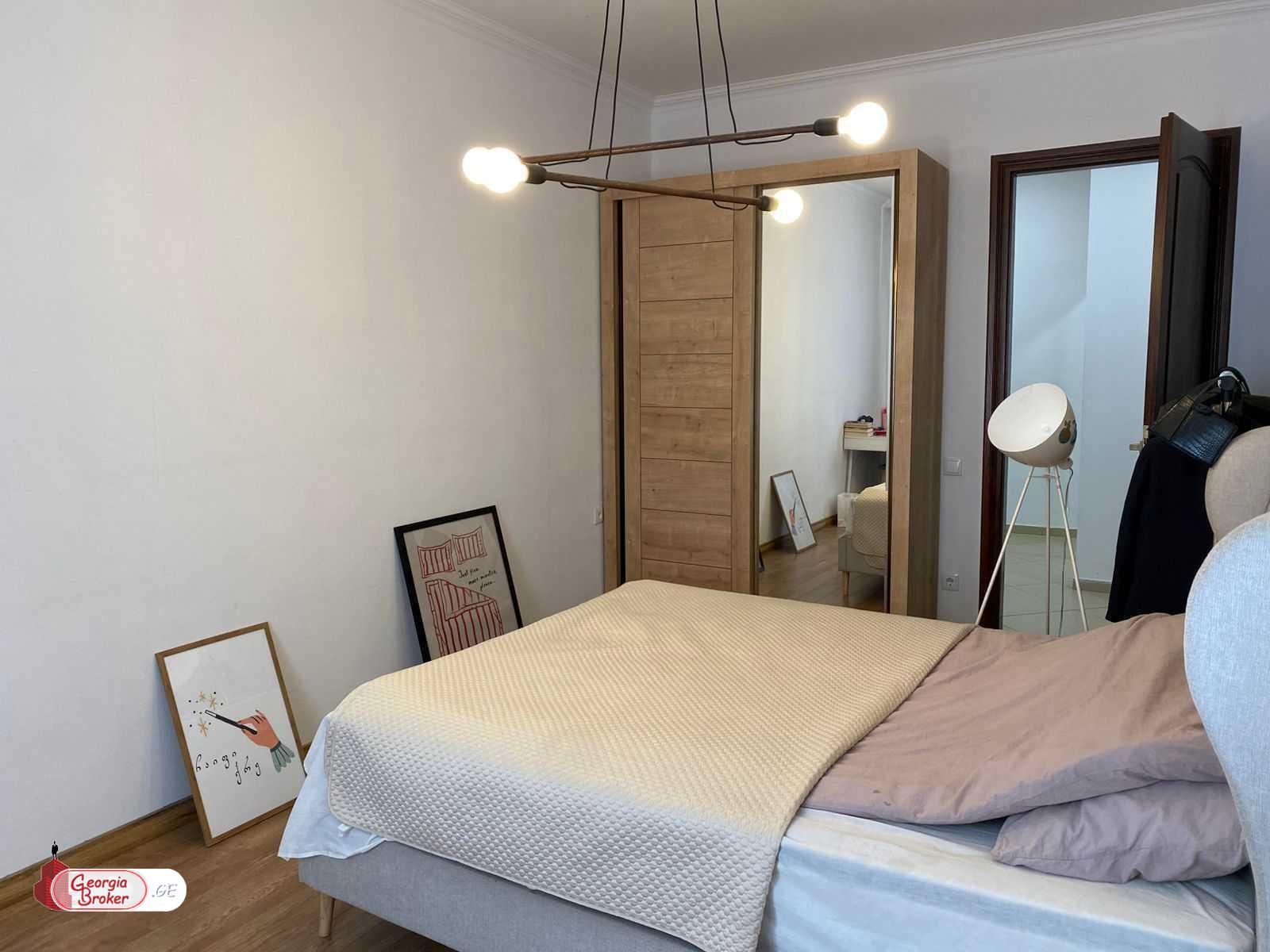 продается квартира с новым ремонтом 5-комнат