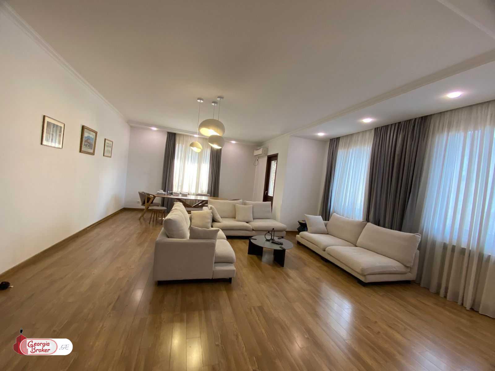 продается квартира с новым ремонтом 5-комнат