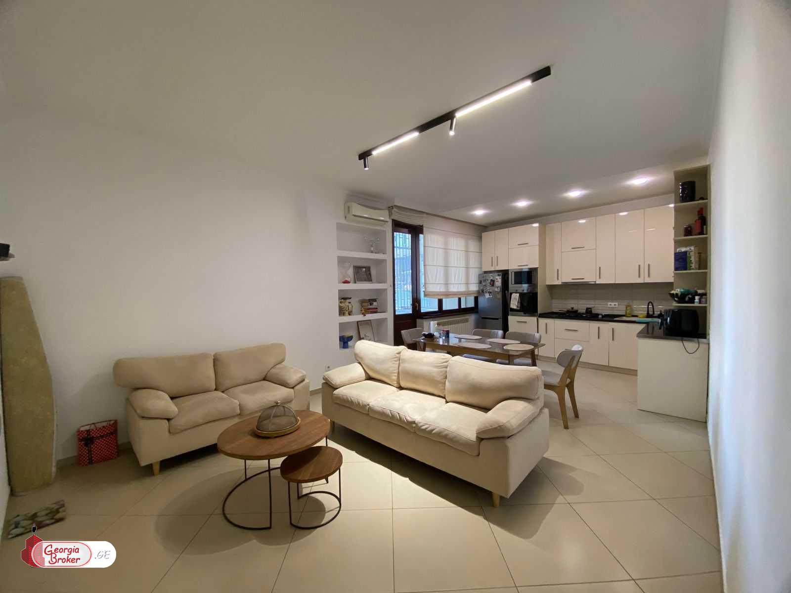 продается квартира с новым ремонтом 5-комнат