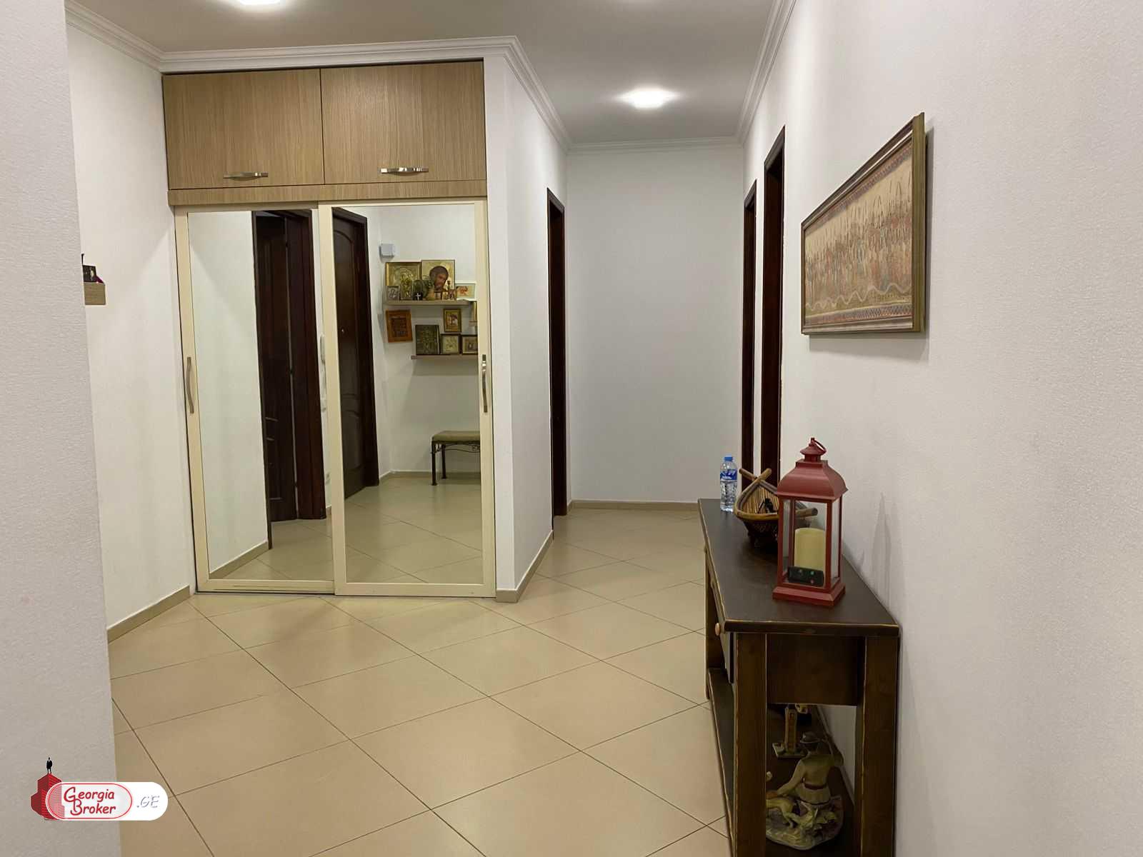 продается квартира с новым ремонтом 5-комнат