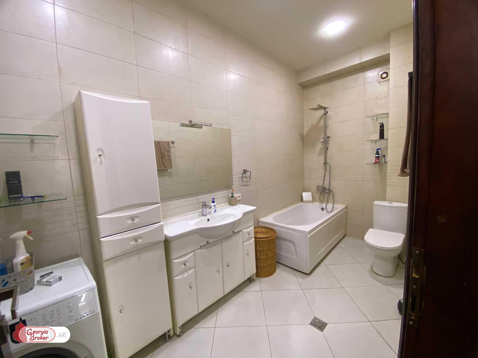 продается квартира с новым ремонтом 5-комнат