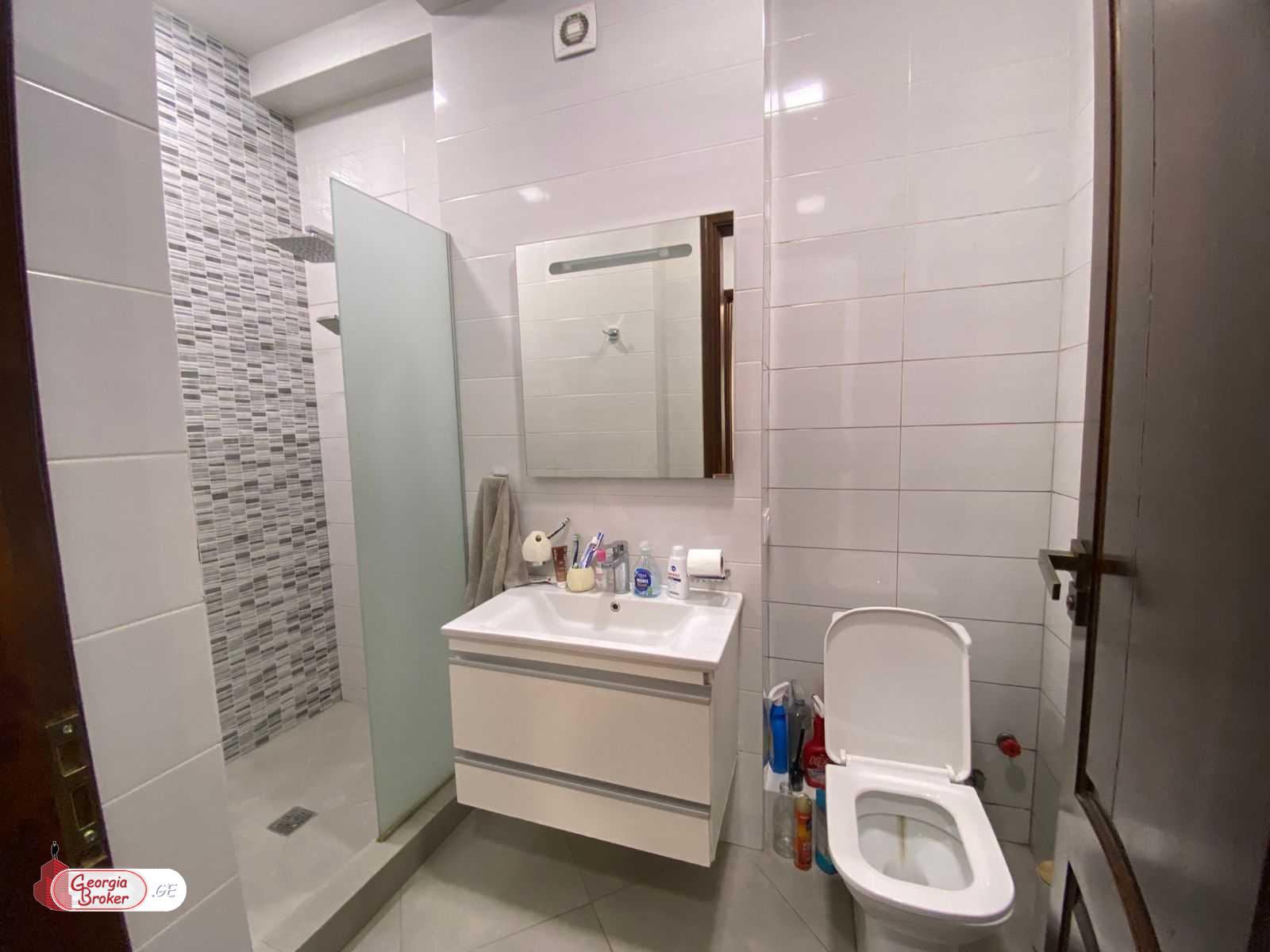 продается квартира с новым ремонтом 5-комнат