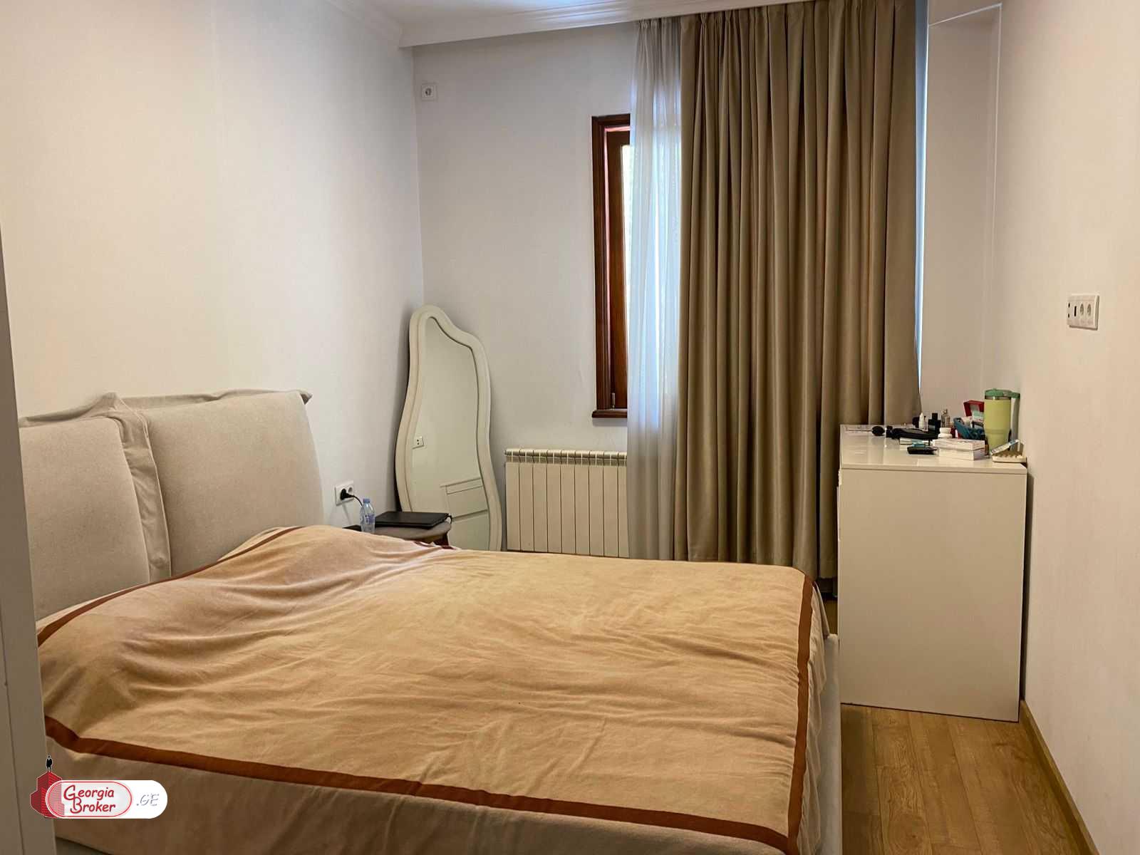 продается квартира с новым ремонтом 5-комнат