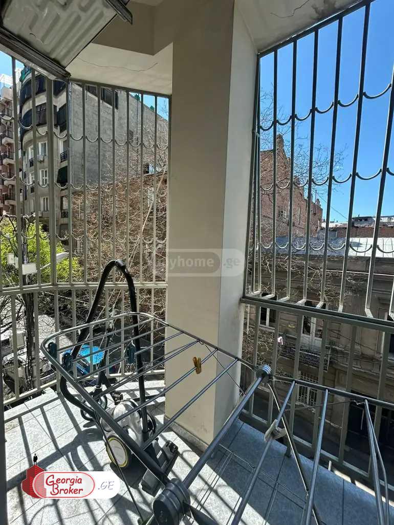 продается квартира с новым ремонтом 5-комнат