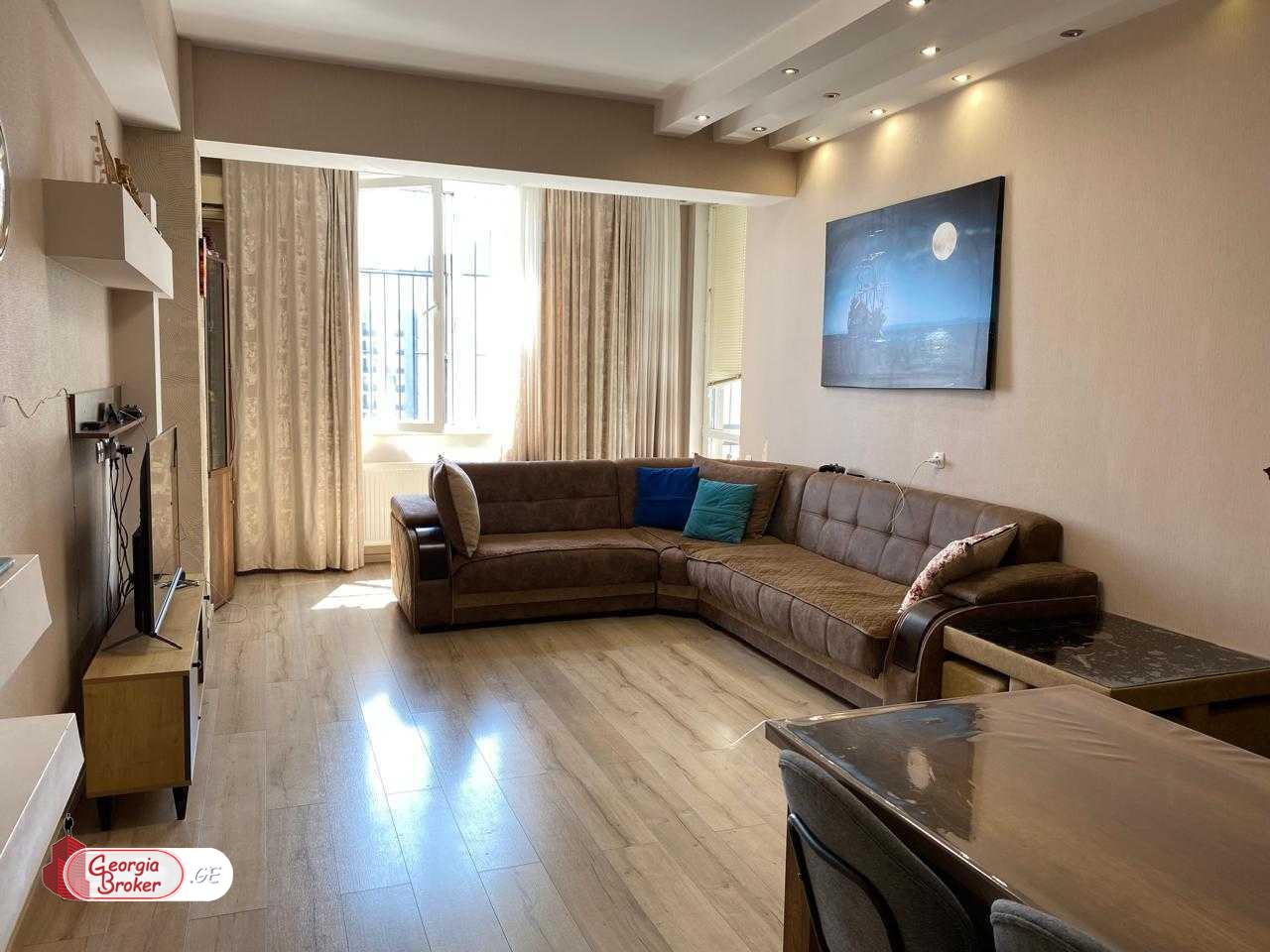 продается квартира с новым ремонтом 3-комнаты