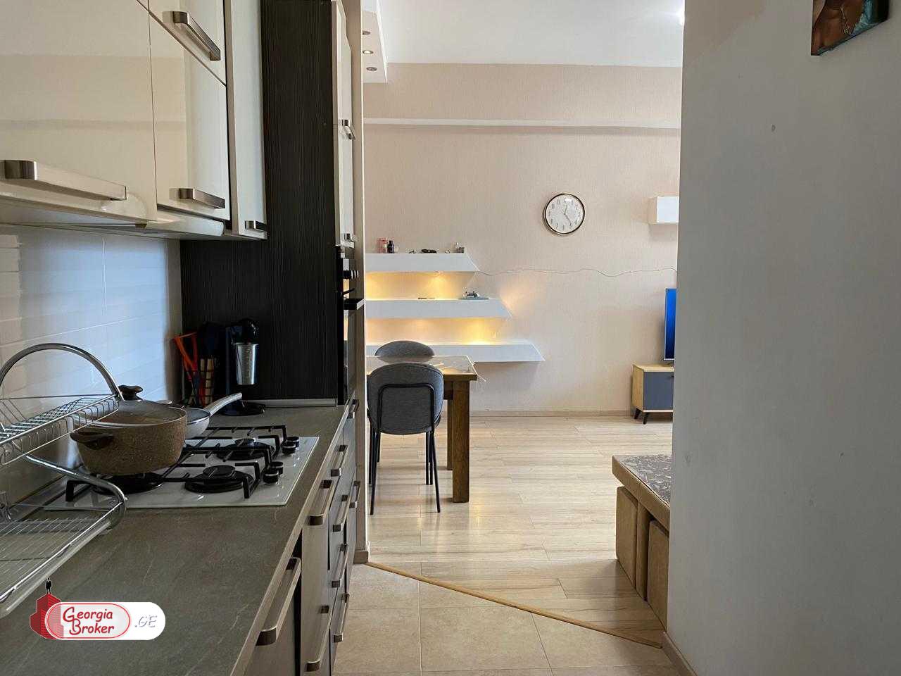 продается квартира с новым ремонтом 3-комнаты