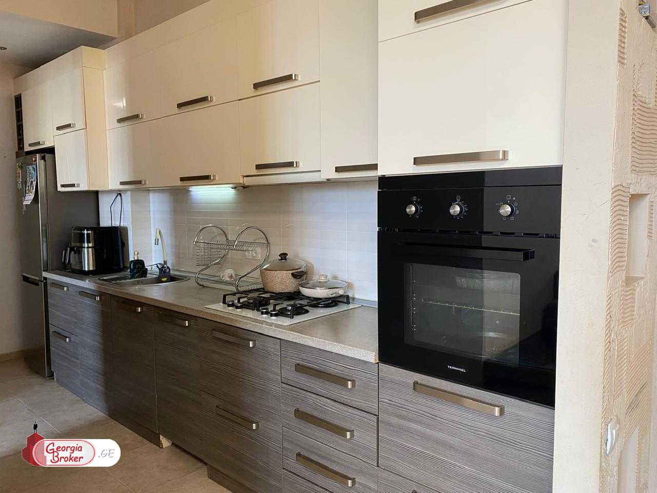 продается квартира с новым ремонтом 3-комнаты