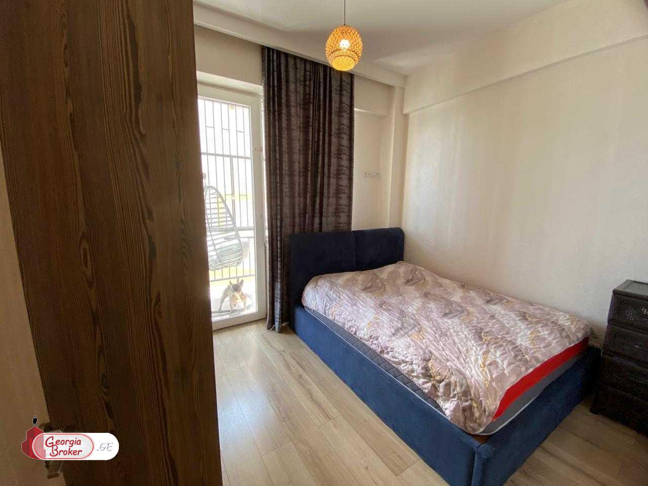 продается квартира с новым ремонтом 3-комнаты