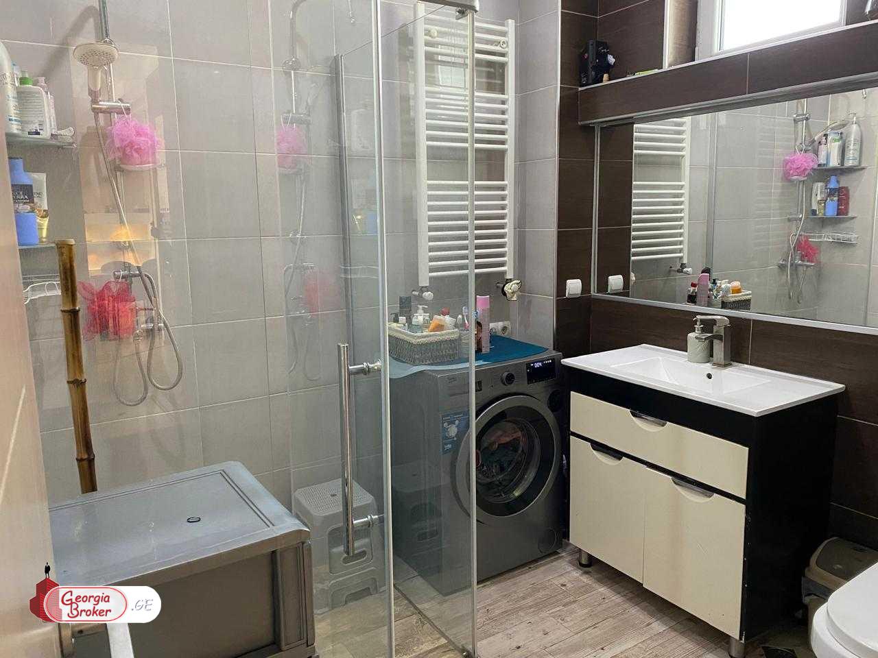 продается квартира с новым ремонтом 3-комнаты