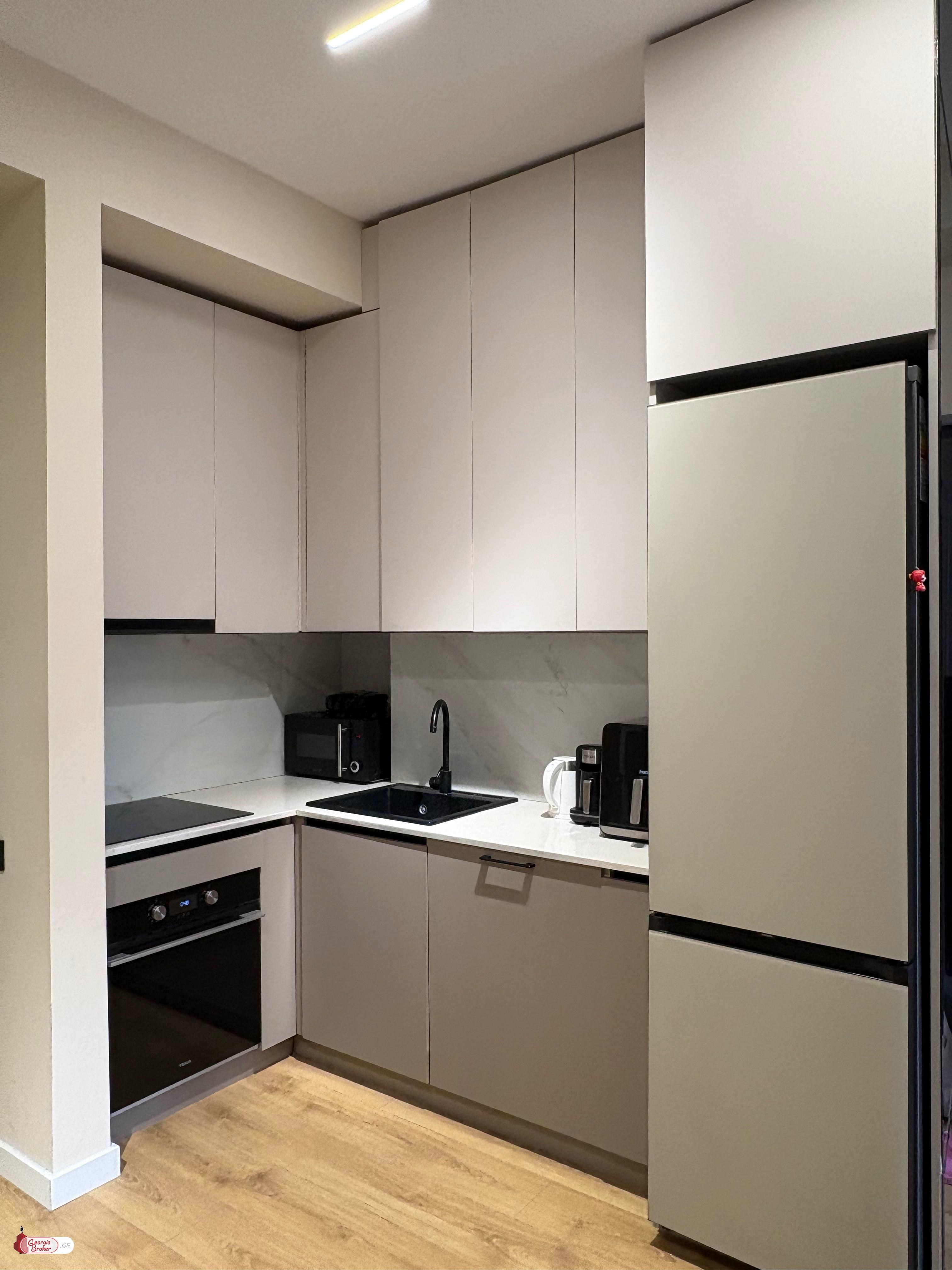 იყიდება ახალი გარემონტებული 4 ოთახიანი ბინა