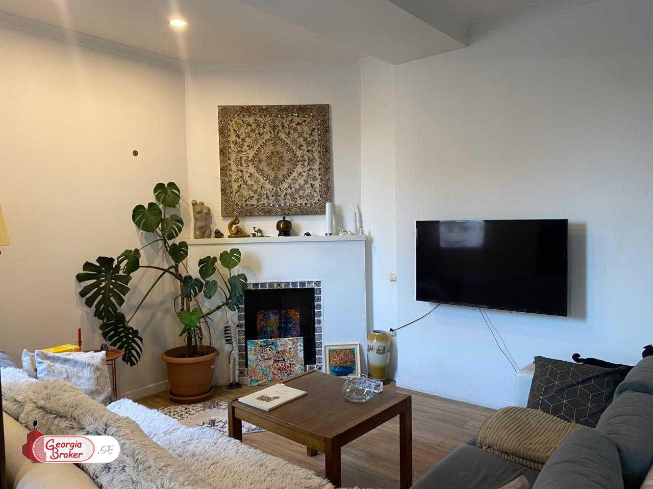 იყიდება ახალი გარემონტებული 5 ოთახიანი ბინა