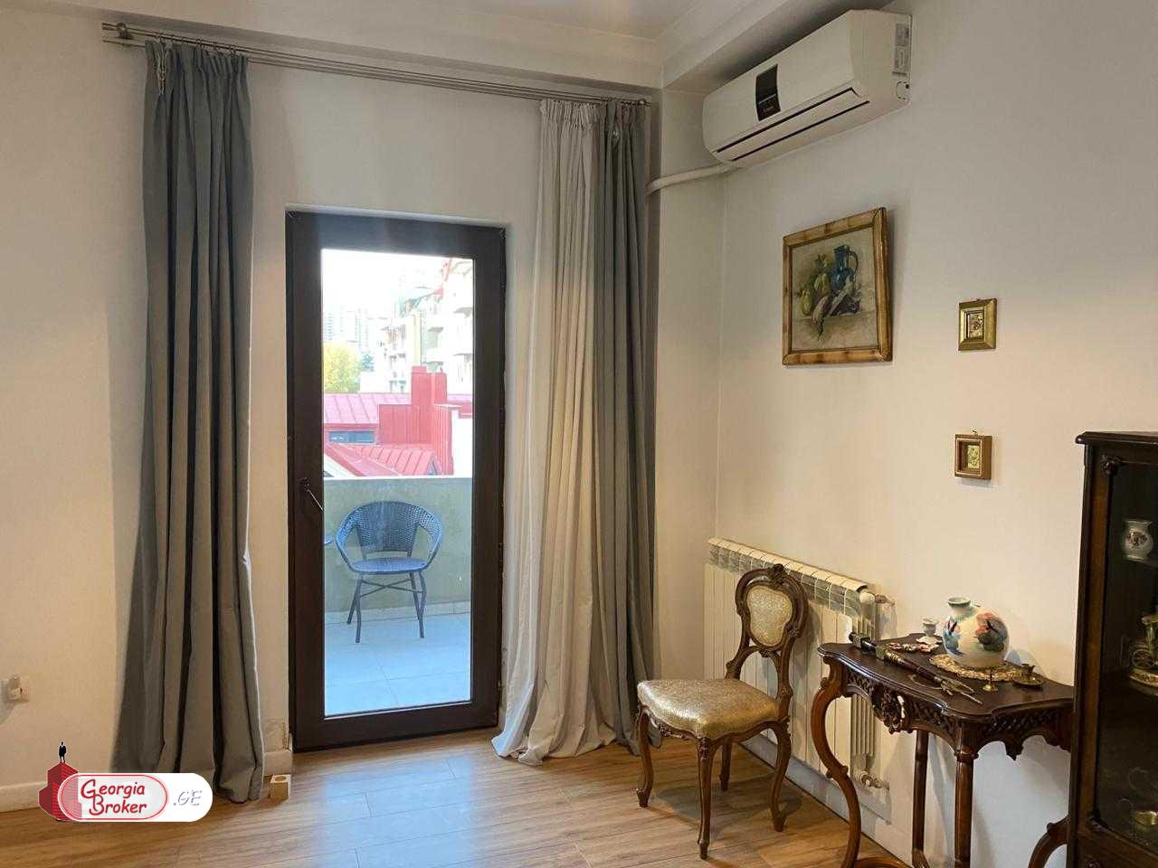 იყიდება ახალი გარემონტებული 5 ოთახიანი ბინა