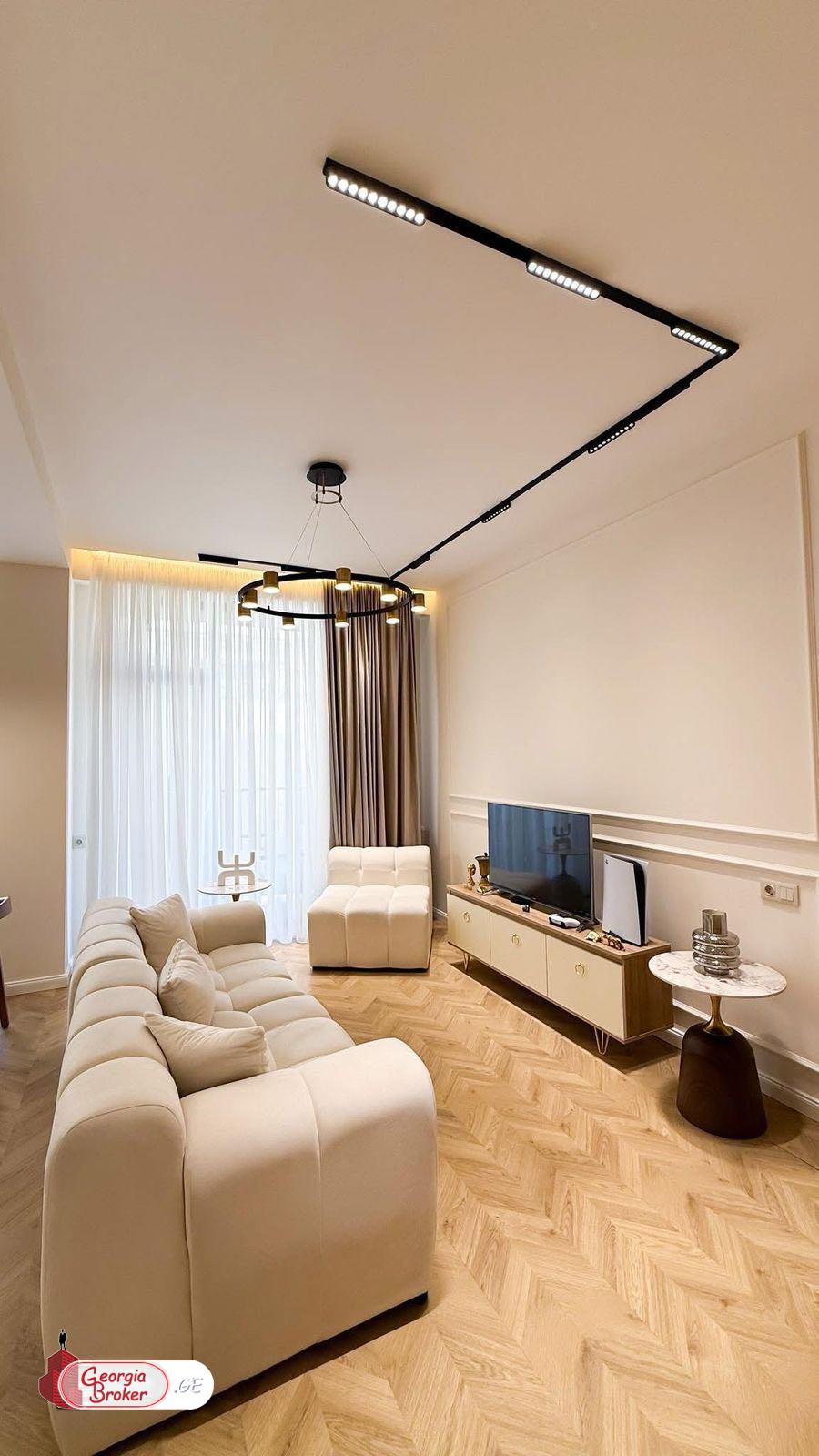 продается квартира с новым ремонтом 3-комнаты