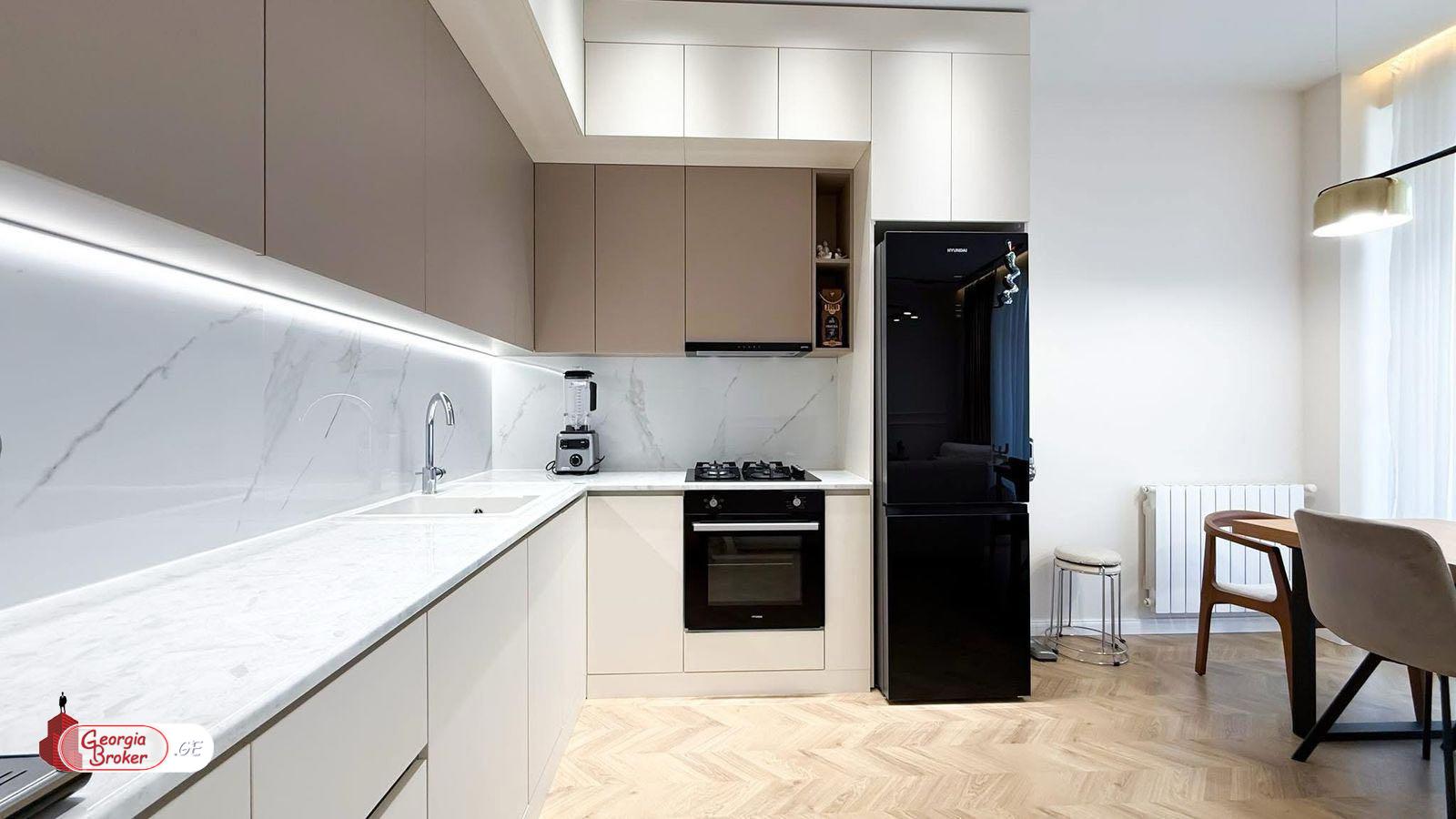 продается квартира с новым ремонтом 3-комнаты