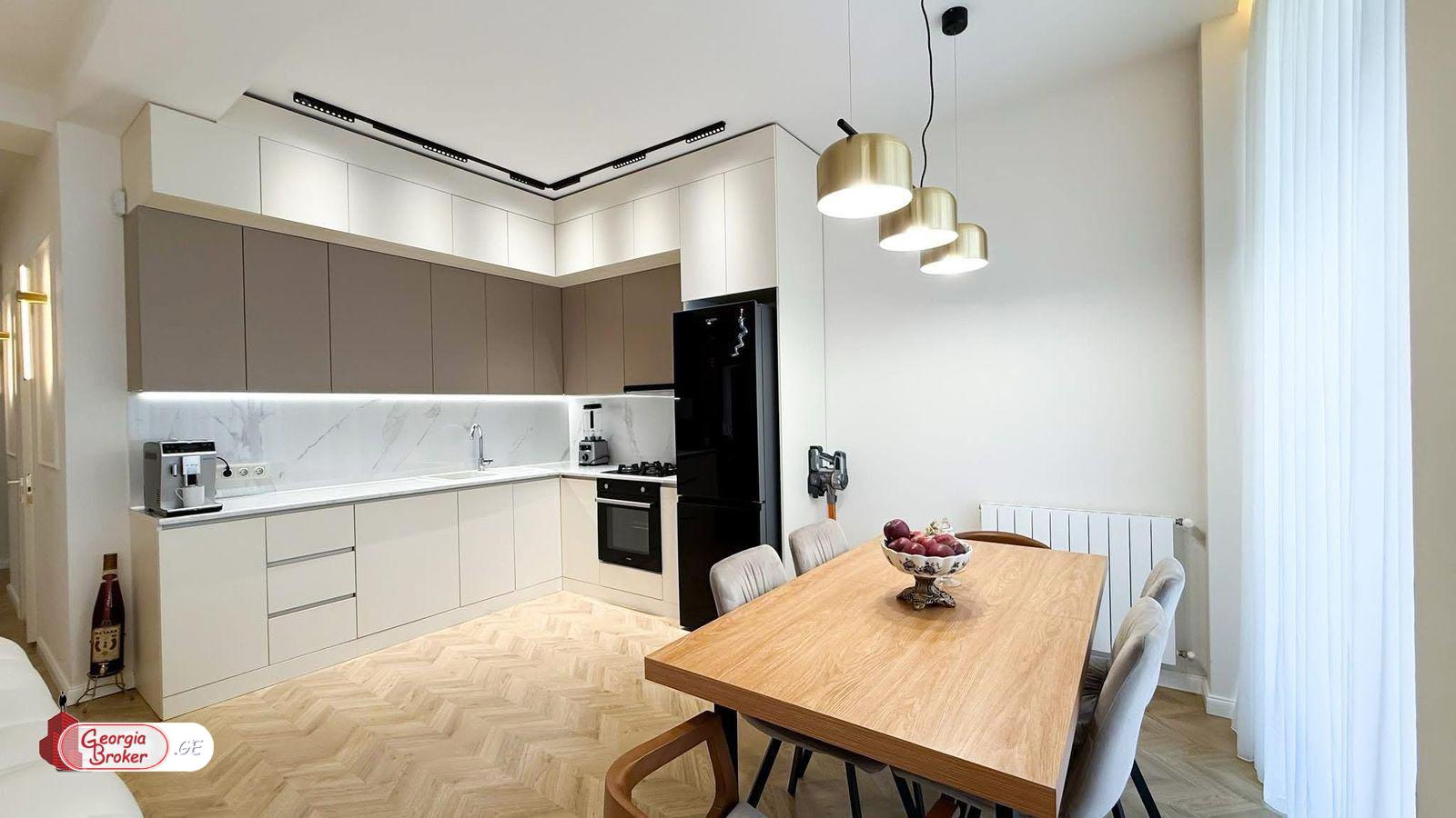 продается квартира с новым ремонтом 3-комнаты