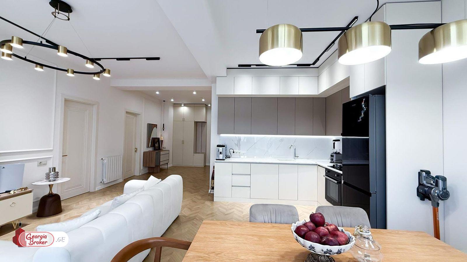 продается квартира с новым ремонтом 3-комнаты