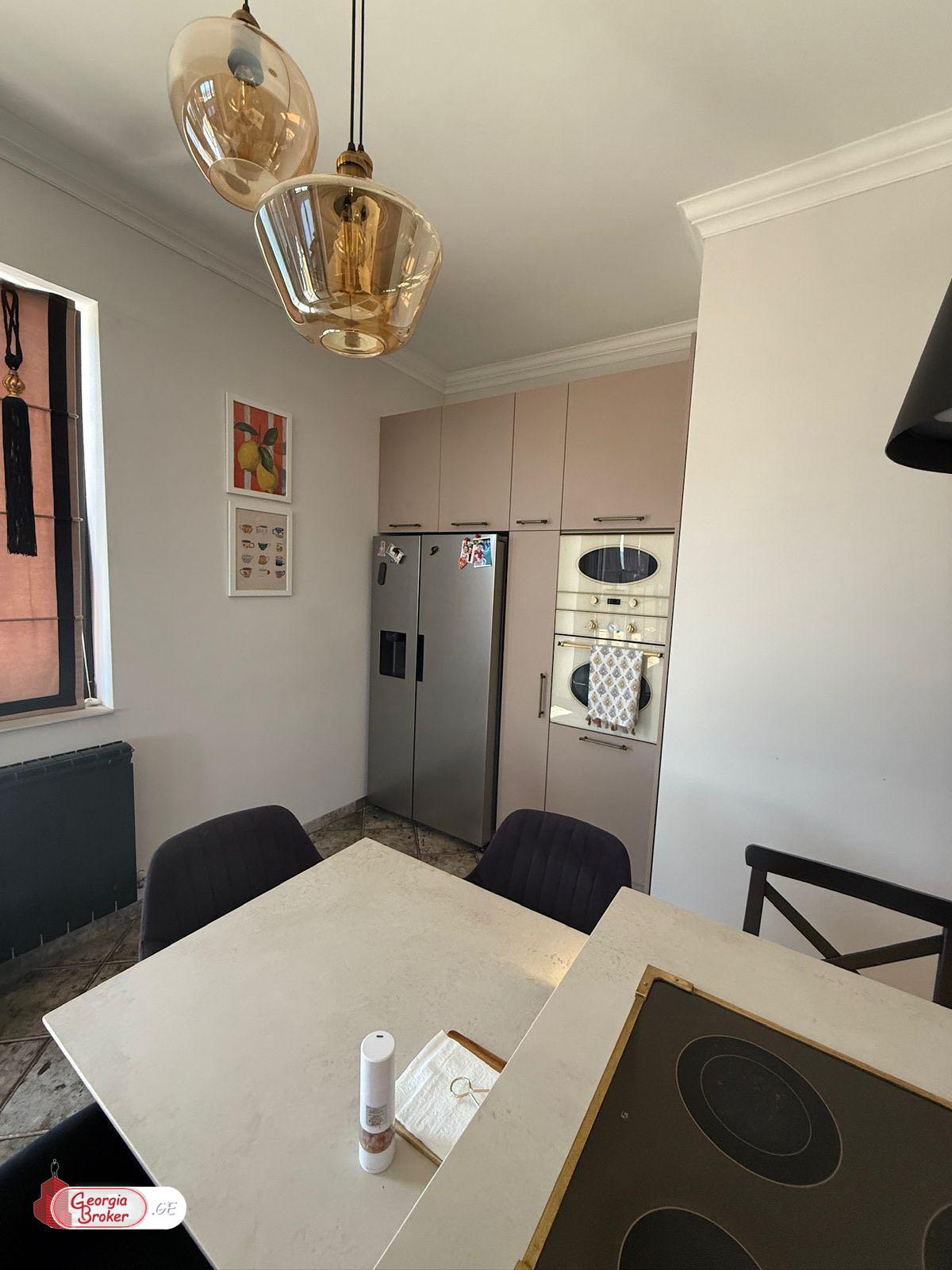 продается квартира с новым ремонтом 6-комнат