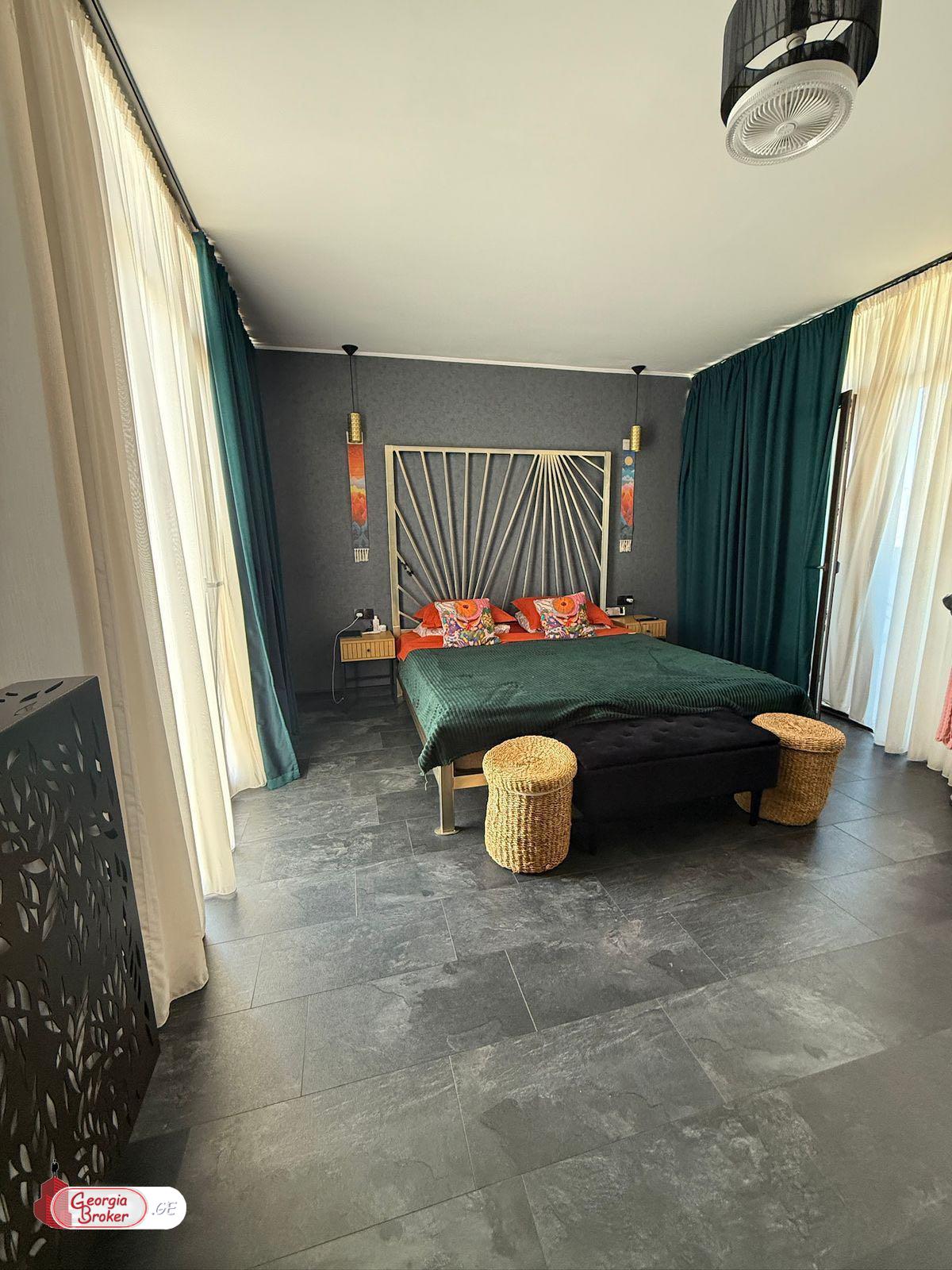 продается квартира с новым ремонтом 6-комнат