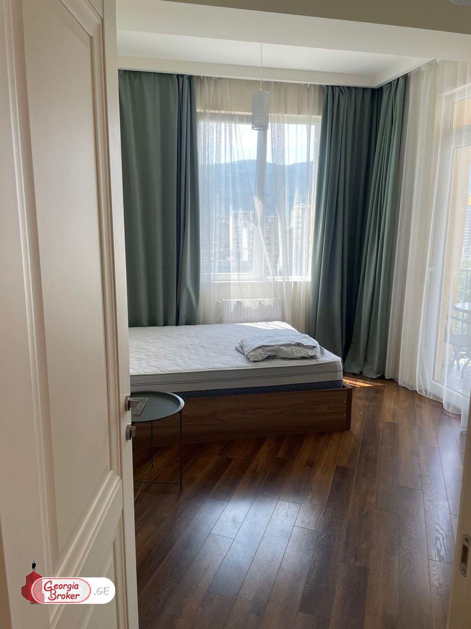 продается квартира с новым ремонтом 3-комнаты