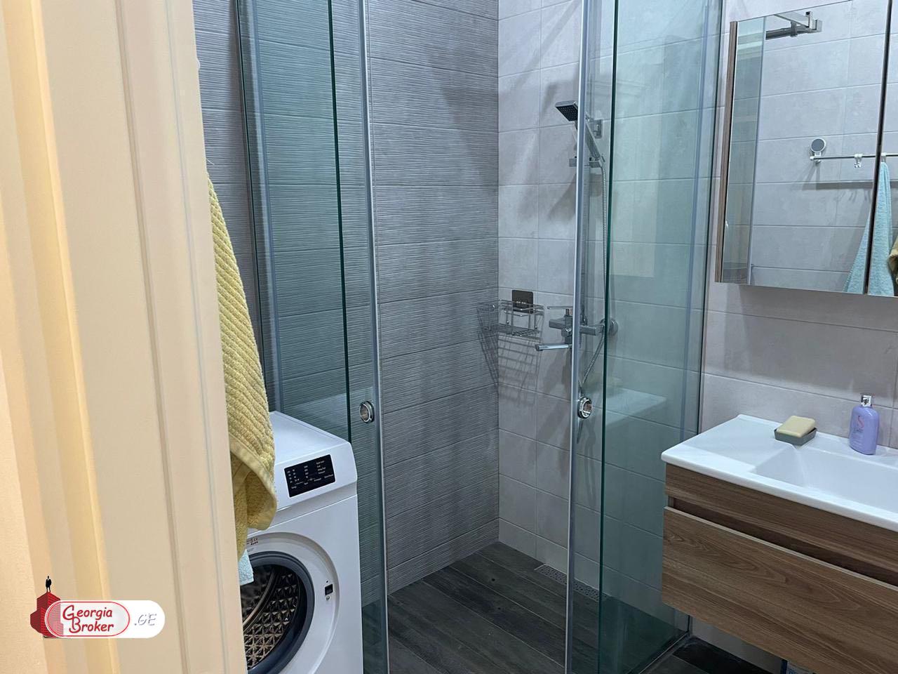 продается квартира с новым ремонтом 3-комнаты