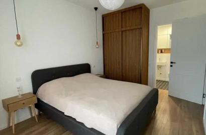 продается квартира с новым ремонтом 4-комнаты