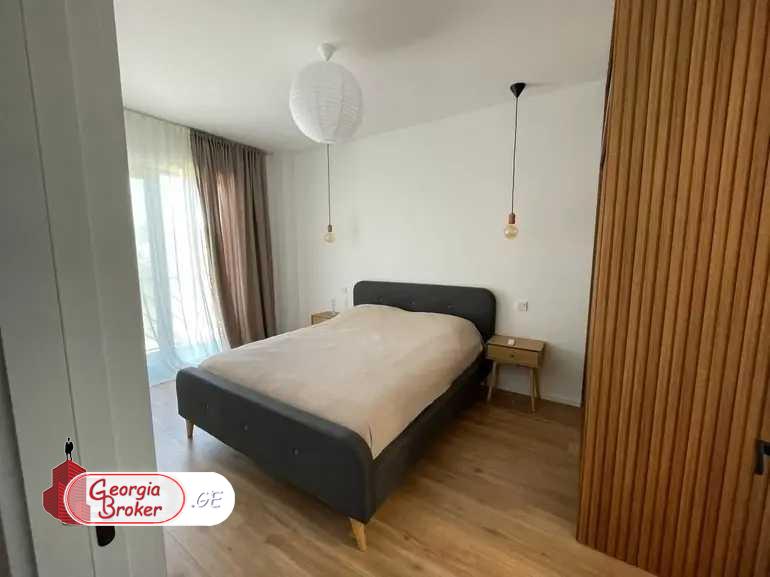 продается квартира с новым ремонтом 4-комнаты