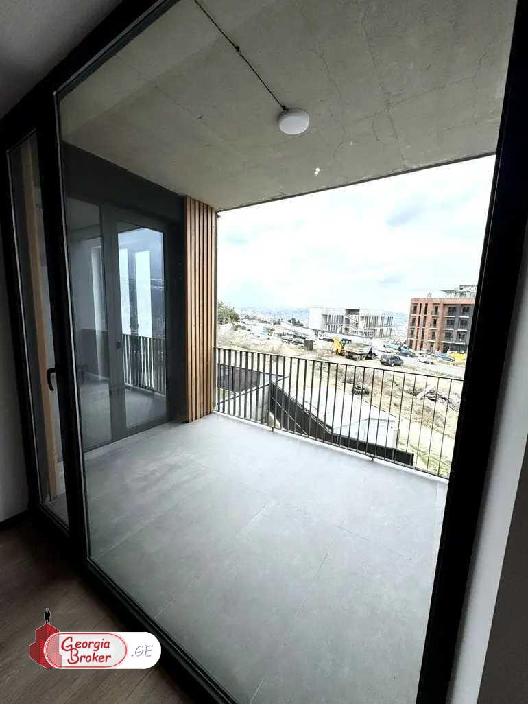 продается квартира с новым ремонтом 4-комнаты