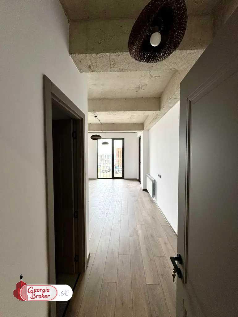 продается квартира с новым ремонтом 4-комнаты