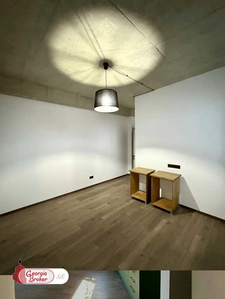 продается квартира с новым ремонтом 4-комнаты