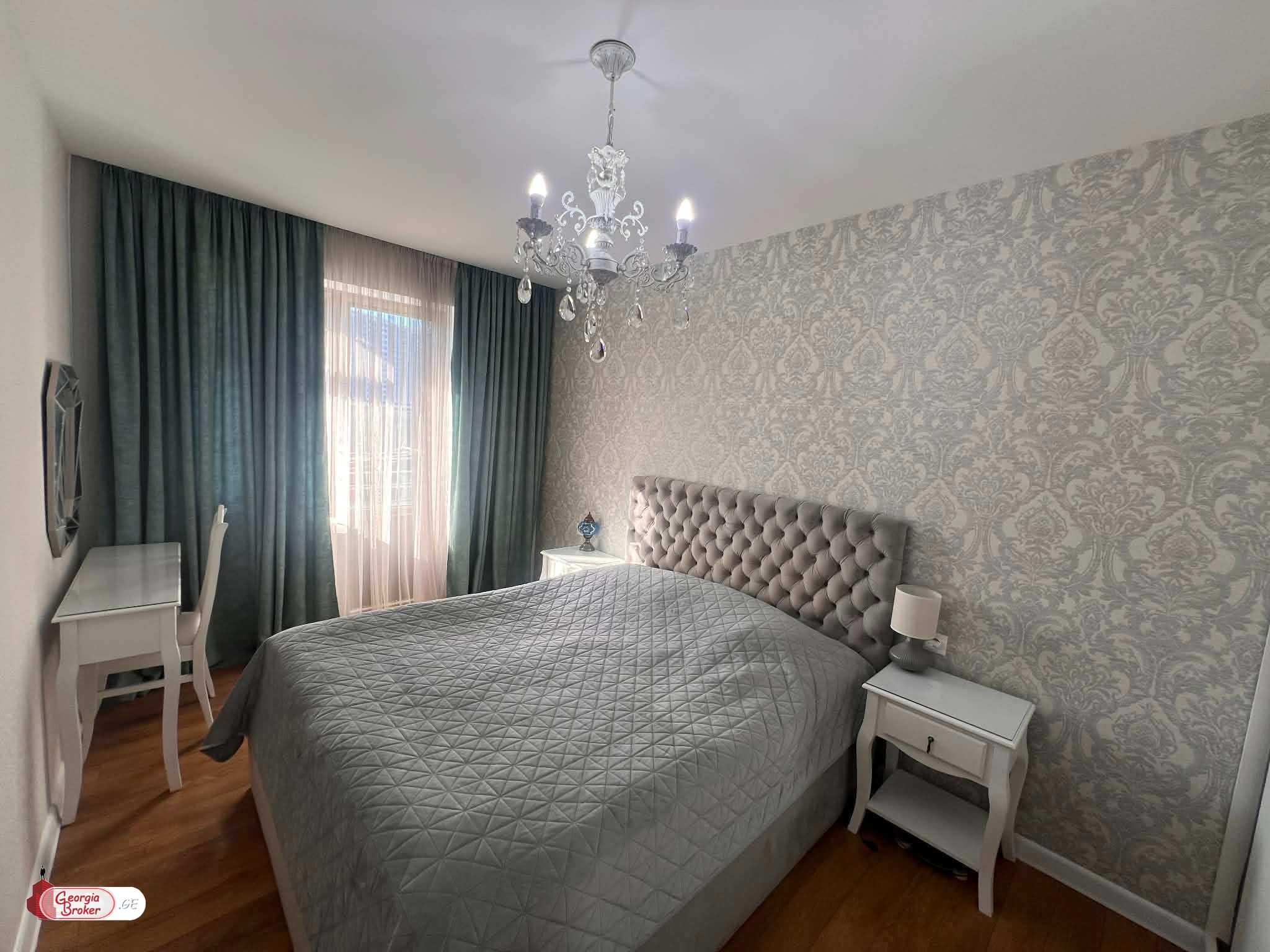 продается квартира с новым ремонтом 4-комнаты