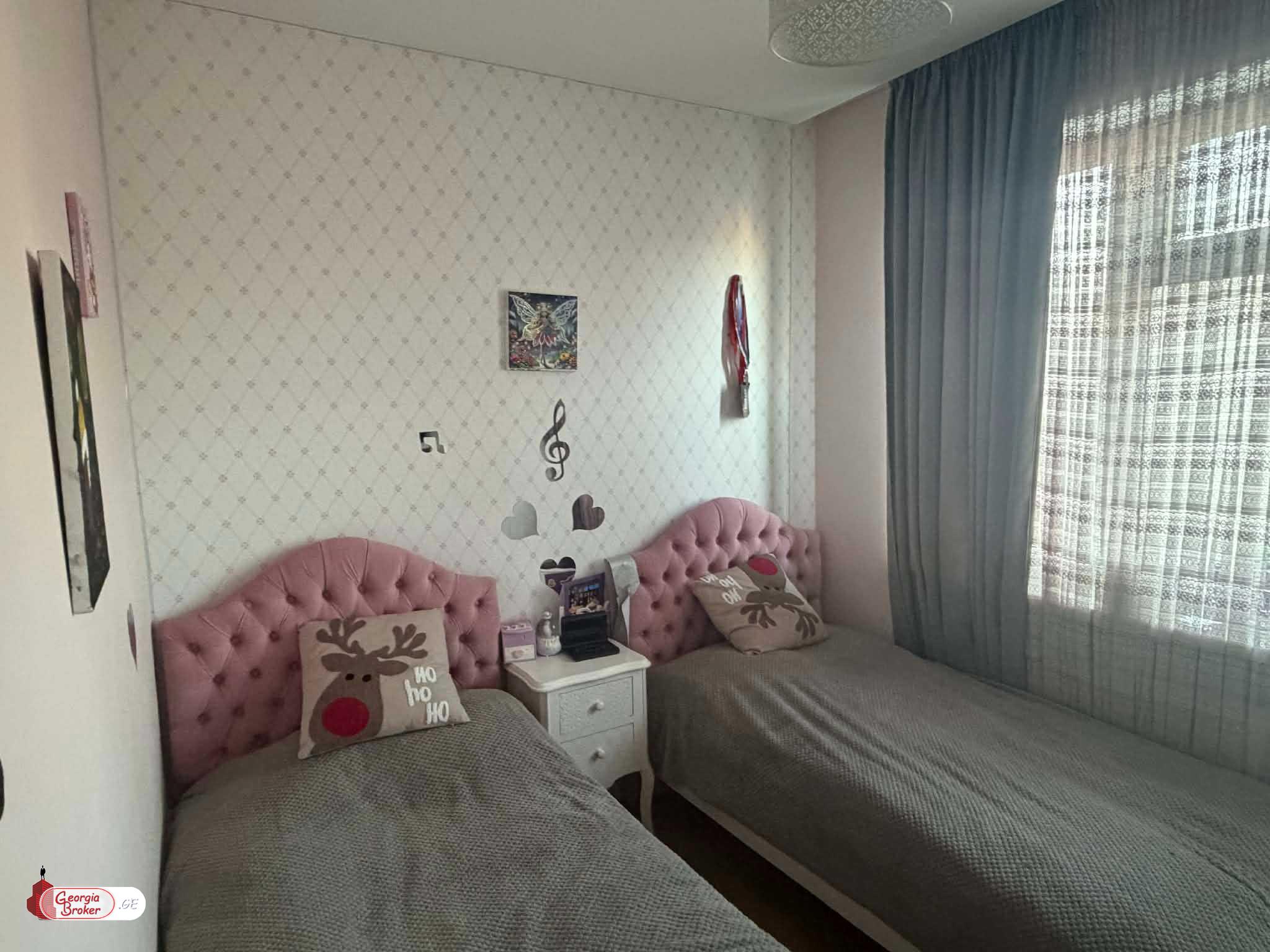 продается квартира с новым ремонтом 4-комнаты