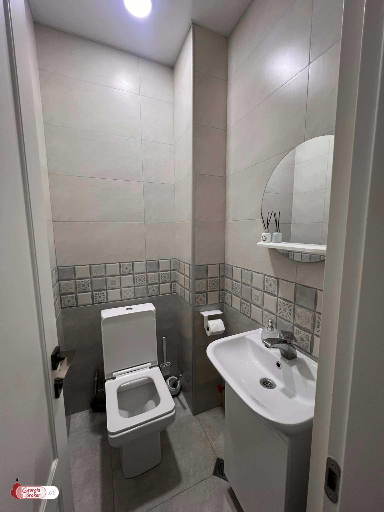 продается квартира с новым ремонтом 4-комнаты