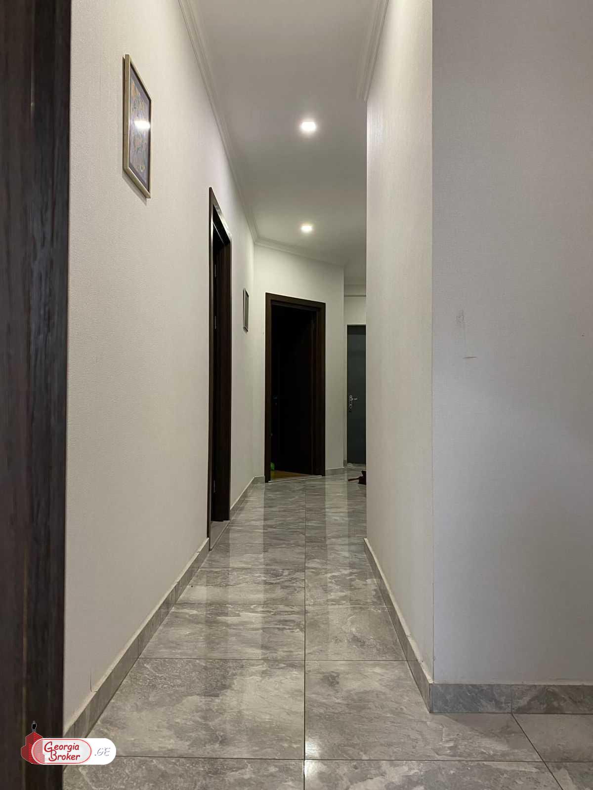 იყიდება ახალი გარემონტებული 4 ოთახიანი ბინა