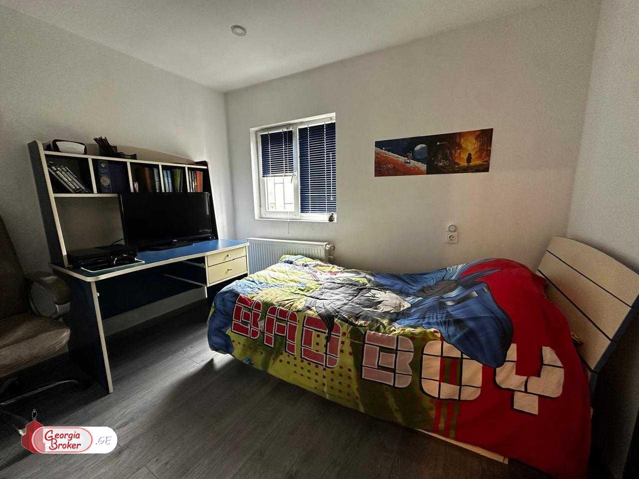 იყიდება ახალი გარემონტებული 5 ოთახიანი ბინა