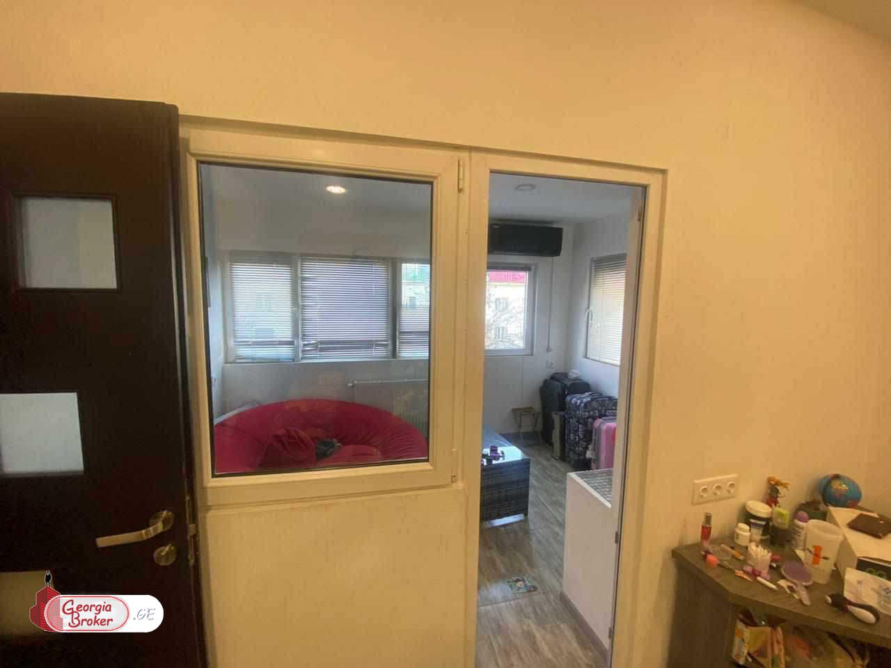 იყიდება ახალი გარემონტებული 5 ოთახიანი ბინა