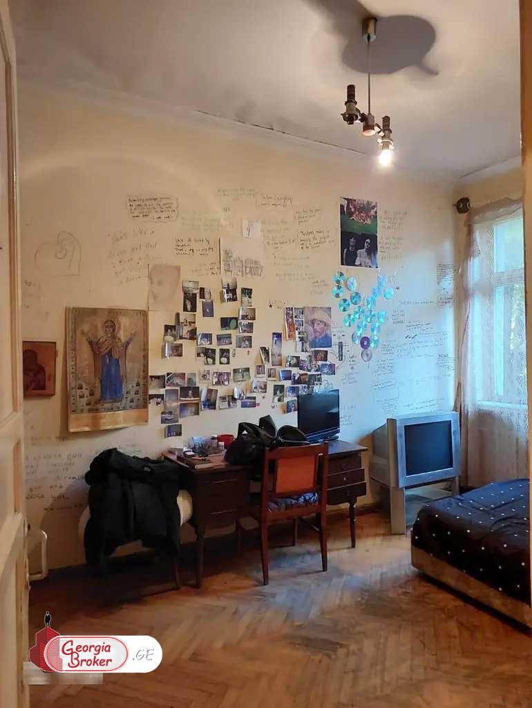 продается квартира с новым ремонтом 4-комнаты