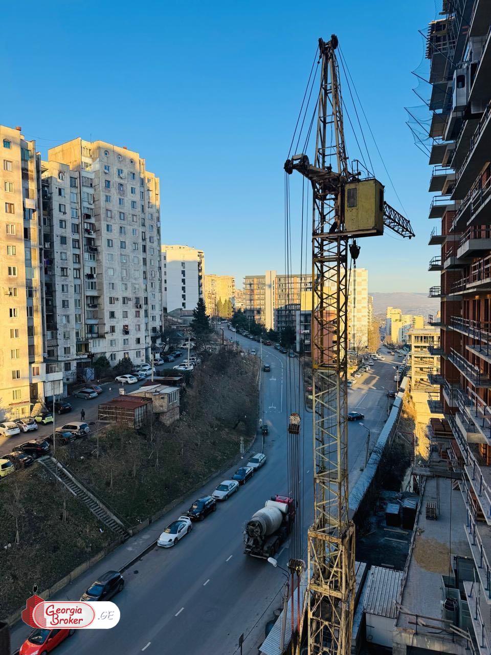 продается квартира с новым ремонтом 4-комнаты